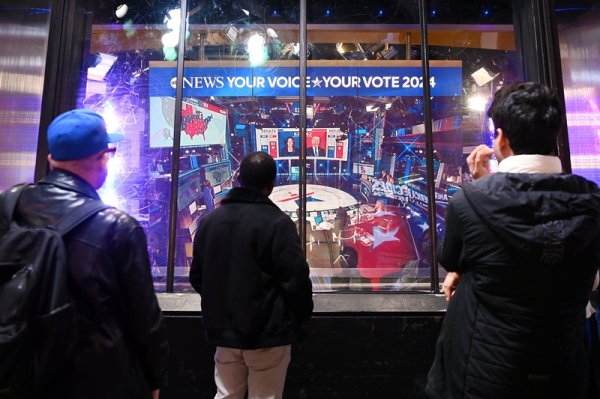 正规配资之家 畅销半个世纪的《全球通史》再版，为什么要从月球上看历史